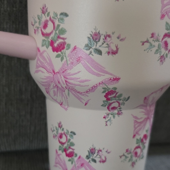 Stanley LoveShackFancy Pink Floral Quencher H2.0 Tumbler, 40oz., New - Picture 4 of 13